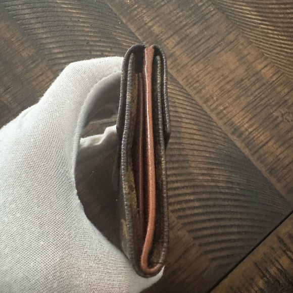 Louis Vuitton
Vintage 1988 Elise Wallet - Picture 5 of 16